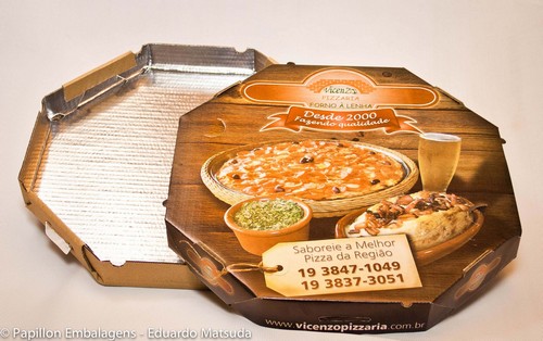 Caixa de pizza com papel alumínio
